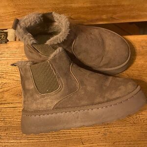 Suede Platform boots, size 7